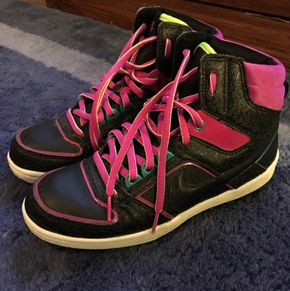 EUC Women's Nike High-top sneakers size 7 1/2